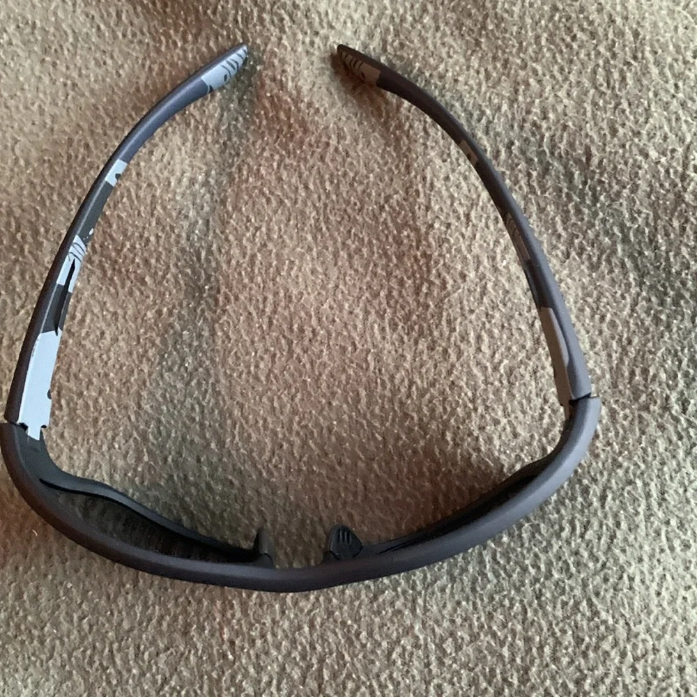 New Kuguack black sunglasses with drawstring bag. - Picture 2 of 5